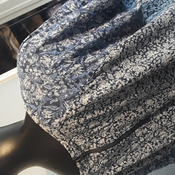 Lucky Brand t-shirt large zipper in back - Picture 2 of 3